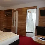 Hotel Krone Garni Deckenpfronn