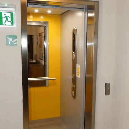 Krone Garni Otel Deckenpfronn