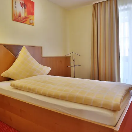 Otel Krone Garni 3*