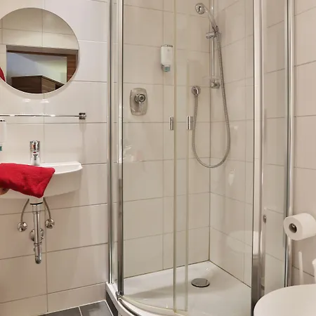 Krone Garni Otel Deckenpfronn