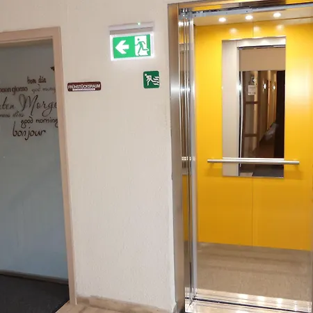 Krone Garni Otel Deckenpfronn