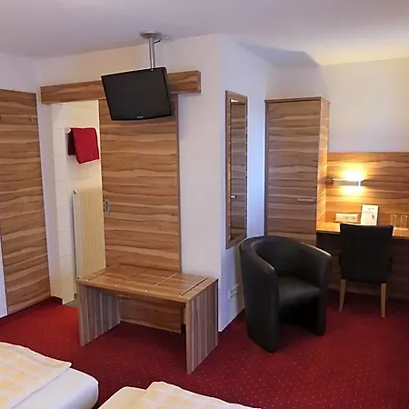 Krone Garni Hotel 3*