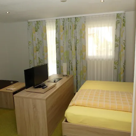 Krone Garni 3* Deckenpfronn