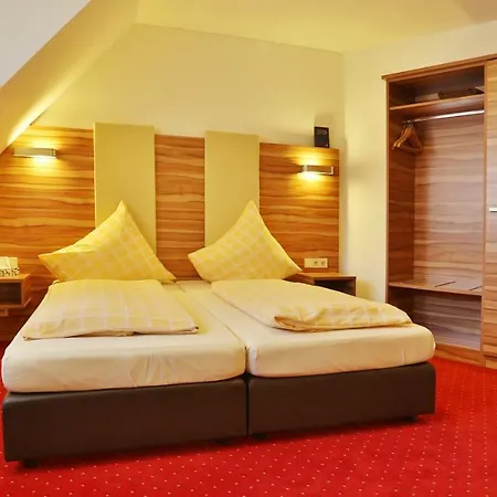 Krone Garni 3* Deckenpfronn