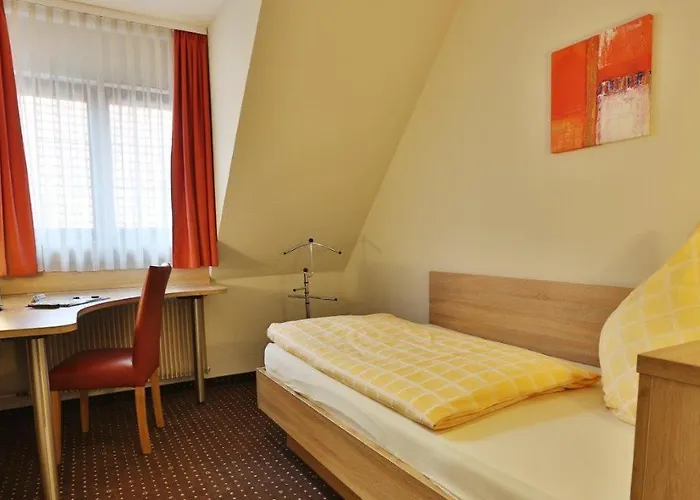 Krone Garni 3* Deckenpfronn