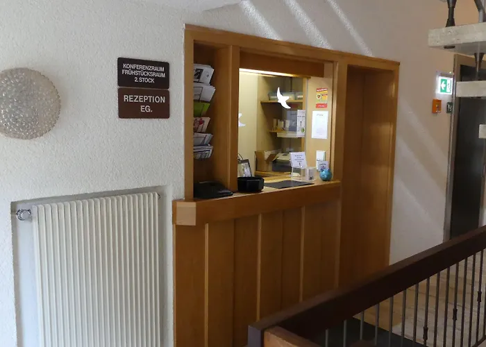 Krone Garni 3* Deckenpfronn