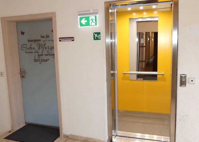 Krone Garni Szálloda Deckenpfronn