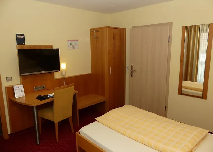 Krone Garni 3* Deckenpfronn