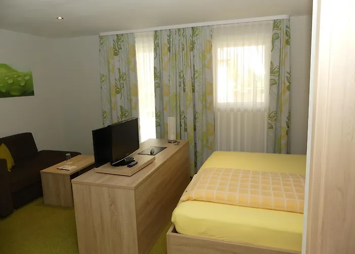 Krone Garni 3* Deckenpfronn