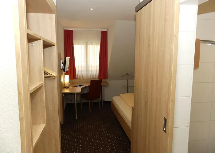 Szálloda Krone Garni Deckenpfronn