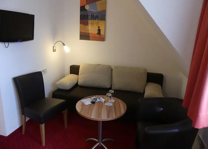 Krone Garni 3* Deckenpfronn